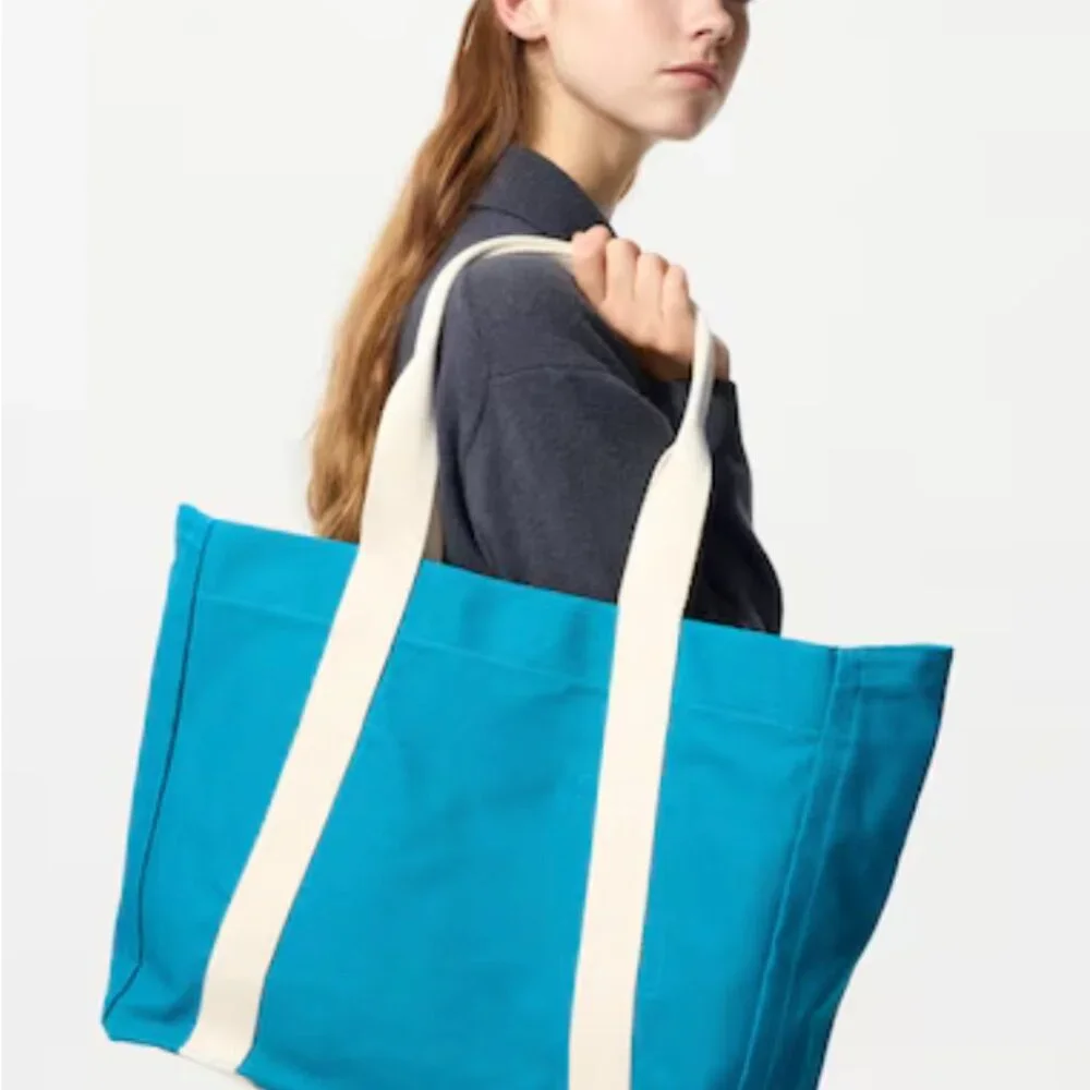 Uniqlo xJW Anderson Canvas tote 2025 Dior Creative director - Picture 3 of 5